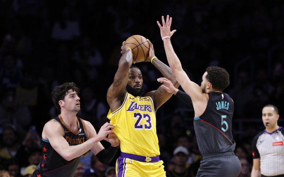 Лос Анджелис Лейкърс постигна драматична победа със 134:131 след продължение