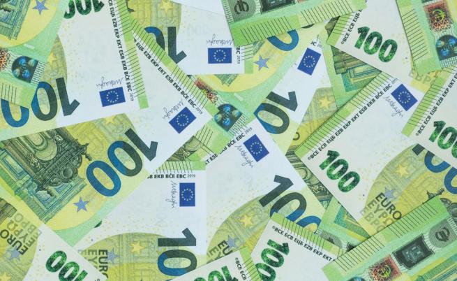 Испания разби фалшификаторска мрежа за банкноти от 100 евро