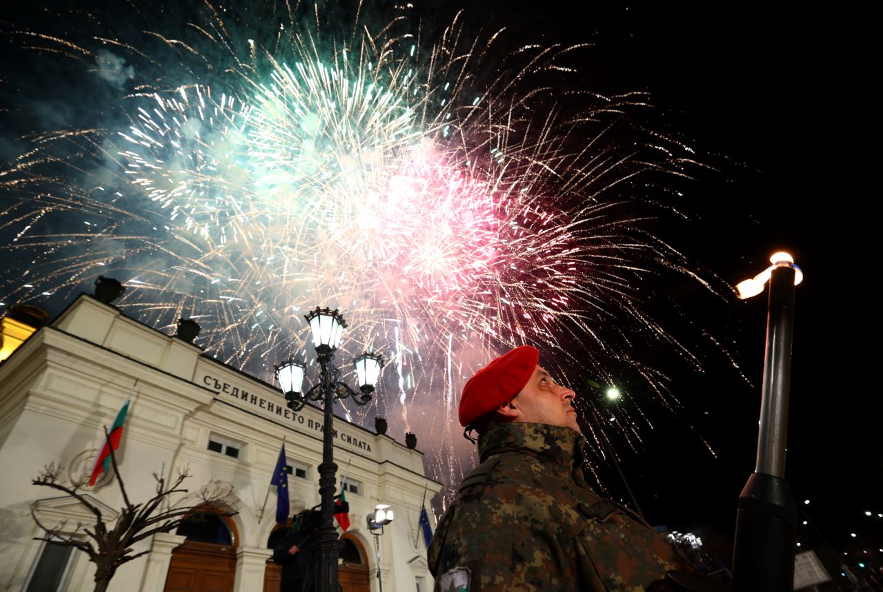С тържествена заря-проверка на площад „Народно събрание“ в София беше отбелязана 146-ата годишнина от Освобождението на България от османско иго.