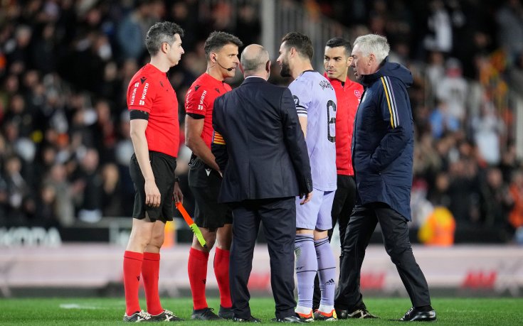 Тежко наказание за скандалния рефер от мача Валенсия - Реал Мадрид