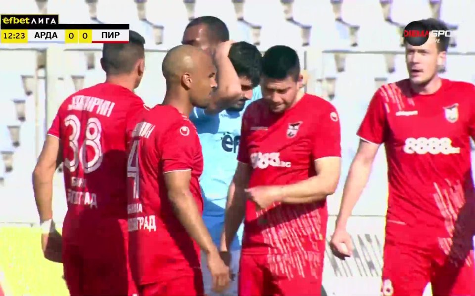 Арда бе близо до откриване на резултата. Удар с глава