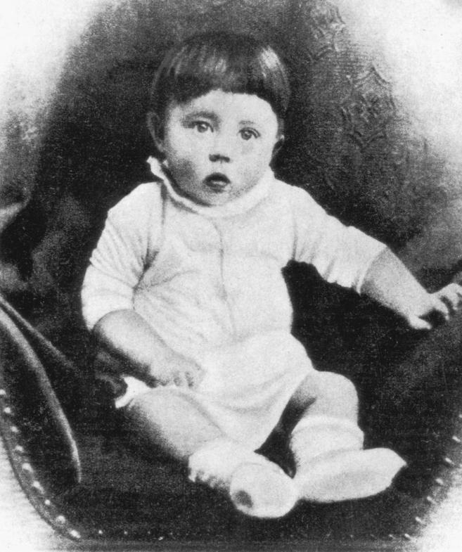 Хитлер като бебе