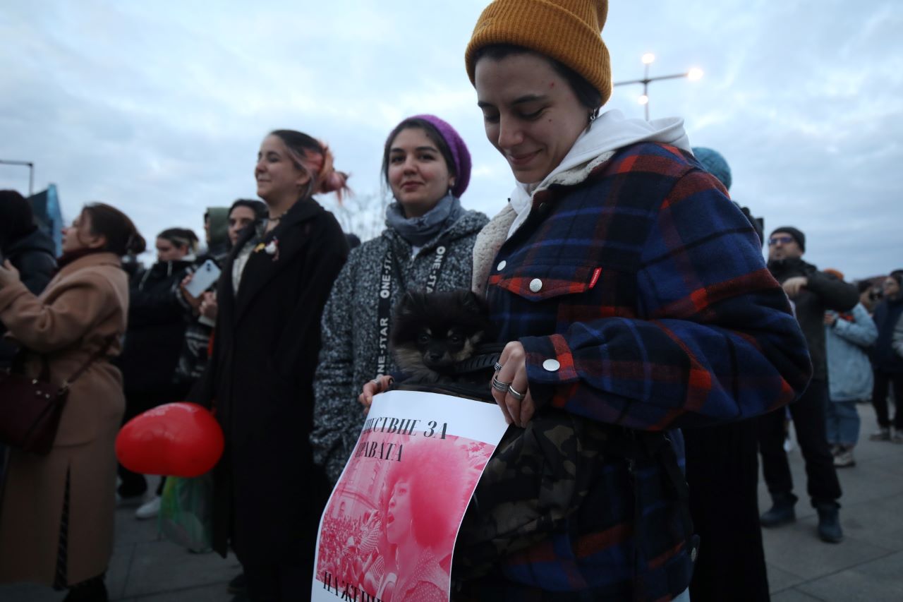 <p>За осма поредна година се проведе Шествие за правата на жените. То тръгна от пилоните на НДК в София. 8-ми март е ден, който вече над сто години обединява феминистки движения от цял свят в искането за достоен живот и достойни условия на труд за всички жени.</p>