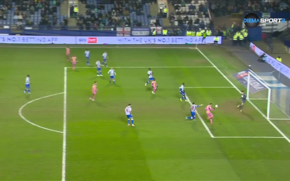 Патрик Бамфорд изведе Лийдс Ю напред в резултата при гостуването