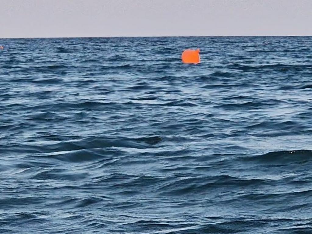 Откриха плаваща мина в морето срещу плаж Кабакум във Варна   Видеото
