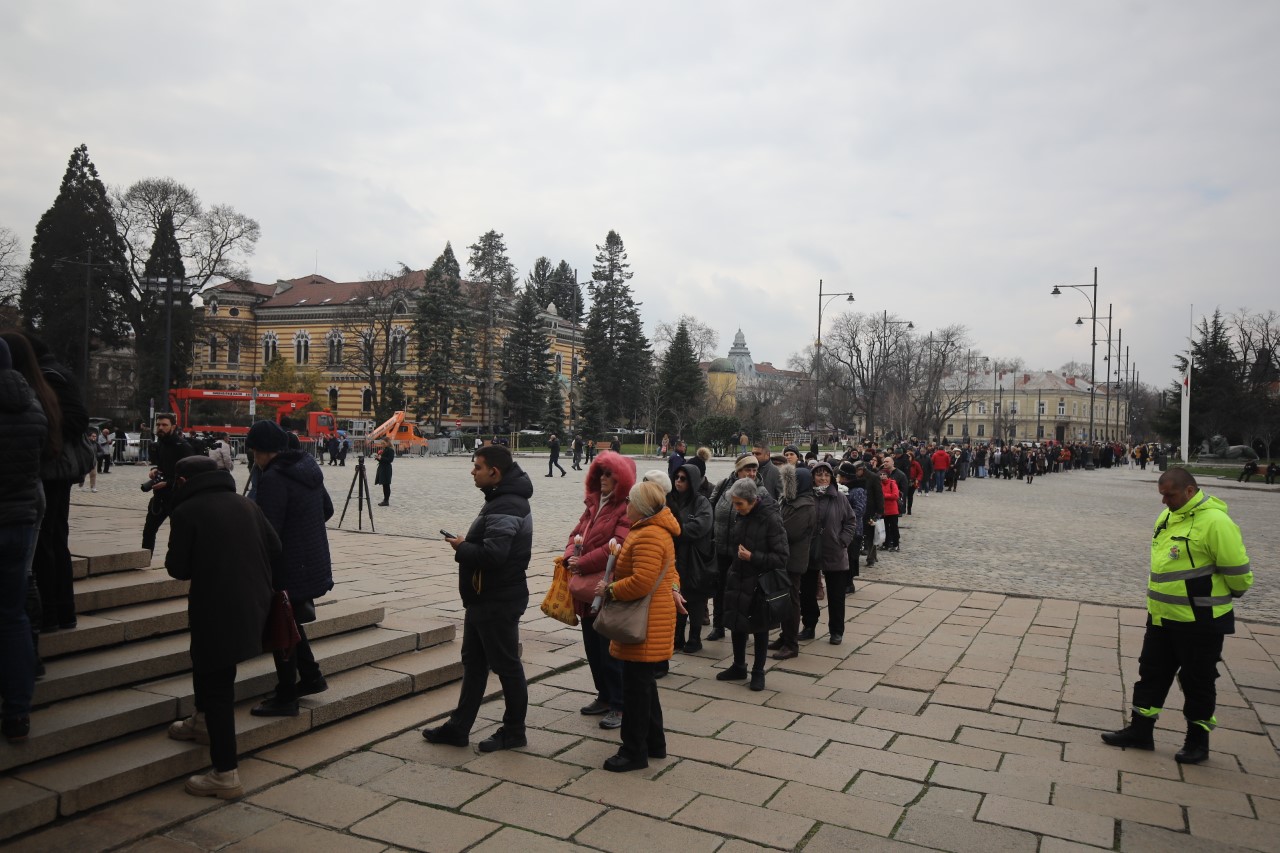 <p>Тленните останки на Негово Светейшество българския патриарх и Софийски митрополит Неофит са изложени вече за поклонение в патриаршеската катедрала &quot;Св. Александър Невски&quot;, а погребението му ще е на 16 март.</p>