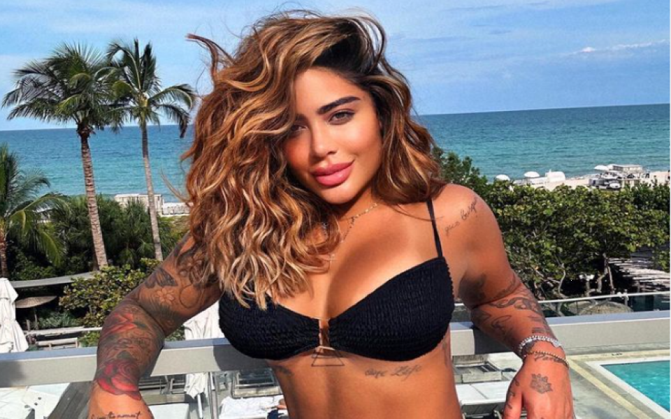 25-годишният национал на урусите“ е луд по тунингованата блондинка, но