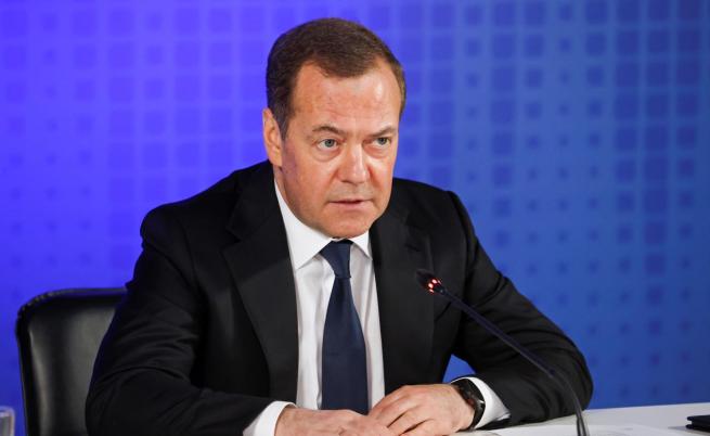 Медведев за протестиращите в избирателните секции в Русия: Предатели (ВИДЕО)