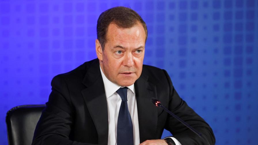 Медведев за протестиращите в избирателните секции в Русия: Предатели (ВИДЕО)