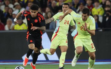 Отборите на Испания и Колумбия играят при резултат 0 1 в приятелски