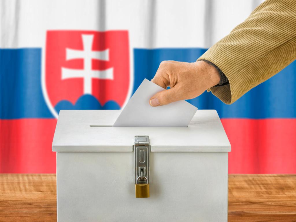Словаците гласуват днес на първи тур от президентски избори които