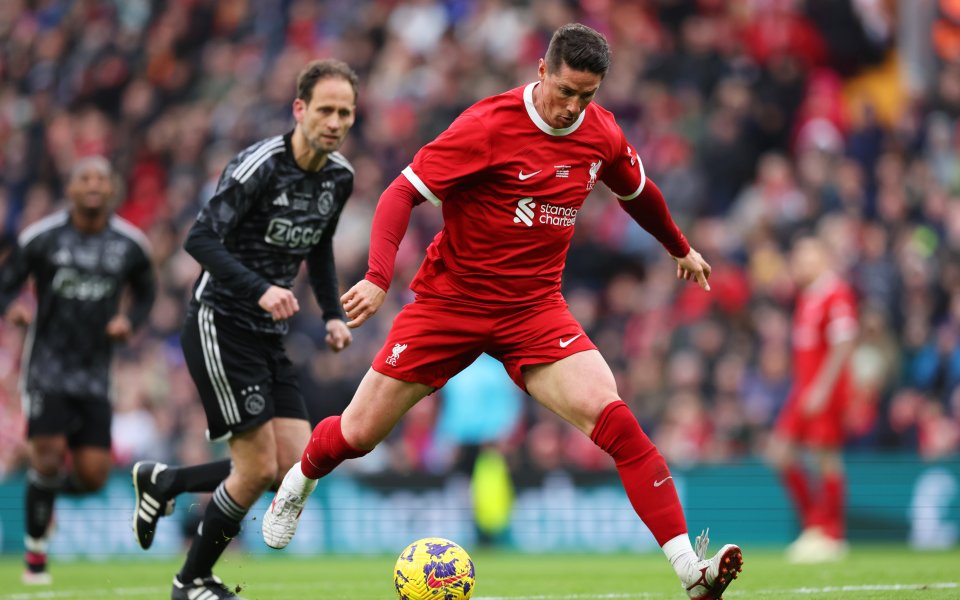 Легендите на Ливърпул играят при резултат 3:2 с тези на