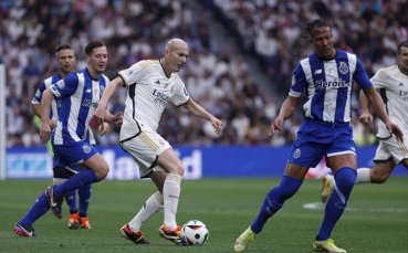 Впечатляващ Зидан не стигна на Реал Мадрид срещу Порто в мач на легендите