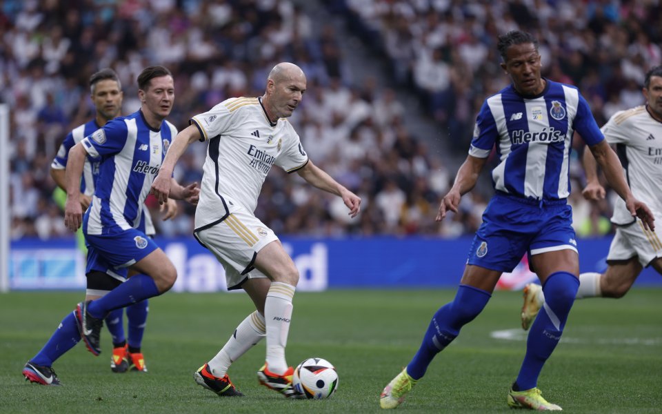 Впечатляващ Зидан не стигна на Реал Мадрид срещу Порто в мач на легендите