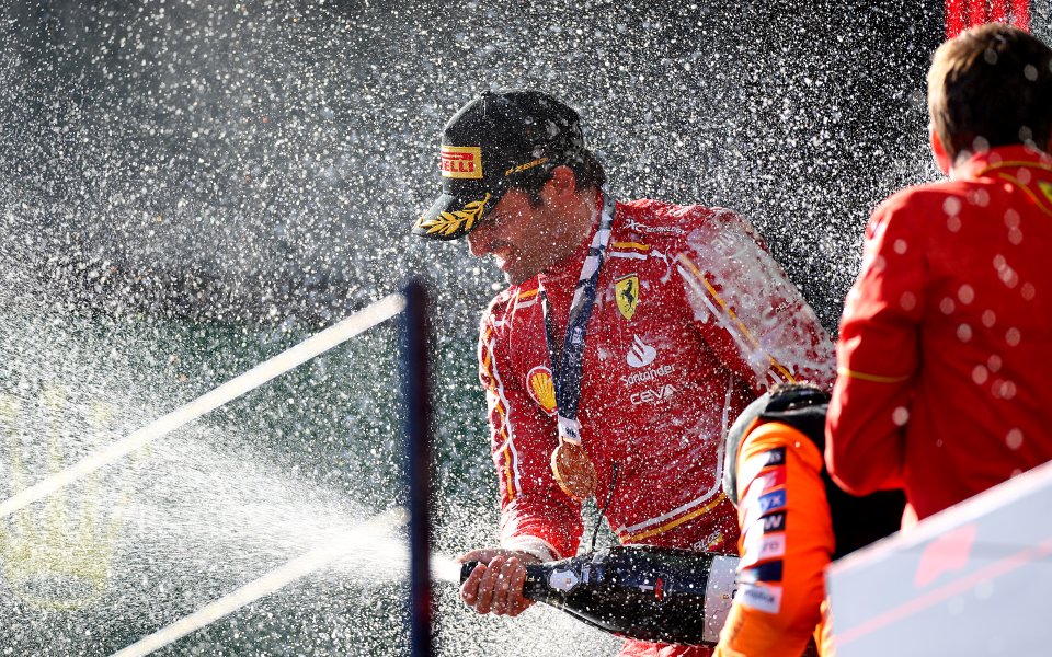 Карлос Сайнц триумфира в Гран При на Австралия две седмици,