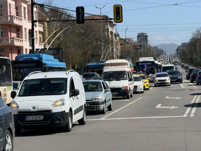 Протест и автошествие на синдикат Защита в центъра на София