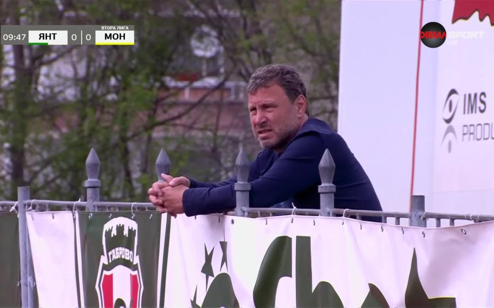 Старши треньорът на Янтра Габрово - Велислав Вуцов, изтърпява наказание