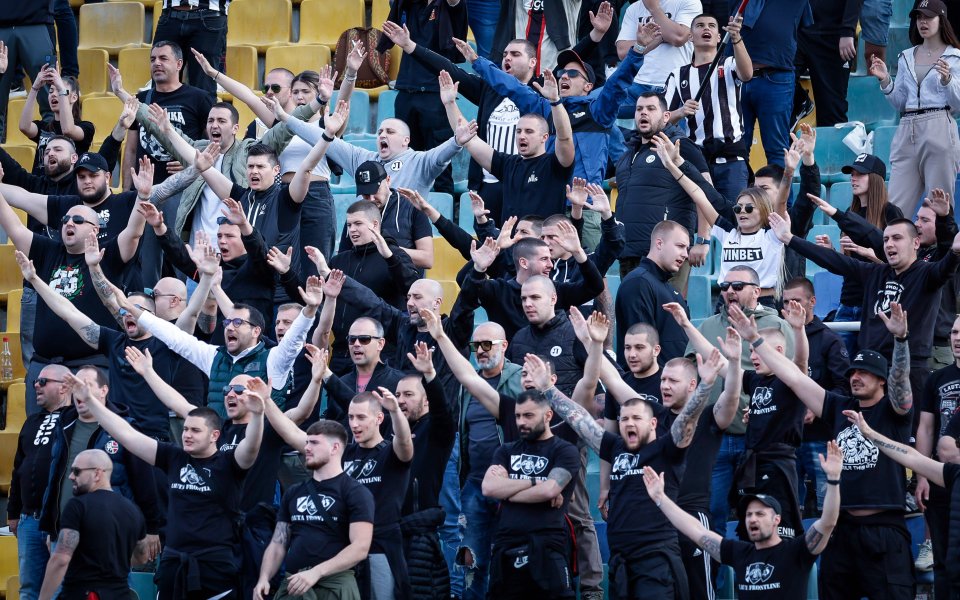 Билетите за двубоя между Локомотив Пловдив и Черно море от