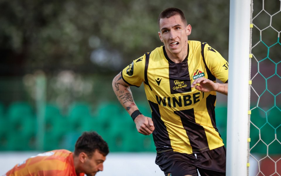 Георги Николов спечели наградата за играч на мача в двубоя