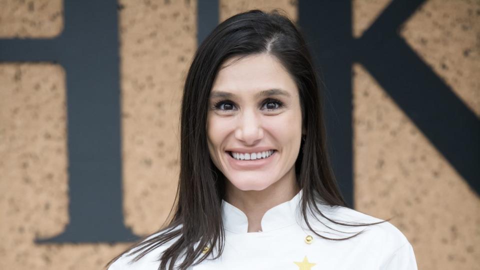 Алекс Гърдева е хипнотерапевт и риалити звезда. Тя е Edna