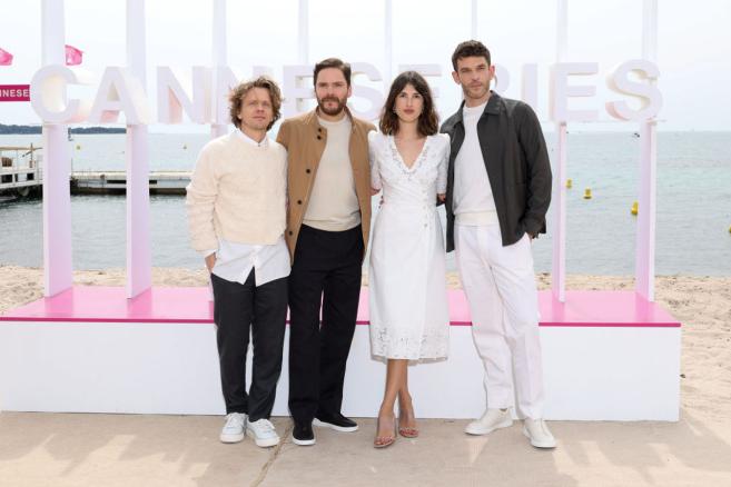  Алекс Луц, Даниел Брюл, Жана Дамас и Арно Валоа участват на премиерата на Да станеш Карл Лагерфелд в Кан 