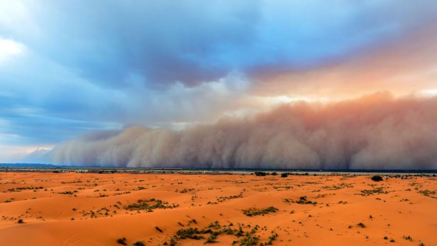 Зловещ „череп“ се появява в гигантска вулканична яма в Сахара