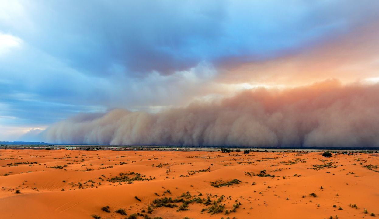 Зловещ „череп“ се появява в гигантска вулканична яма в Сахара