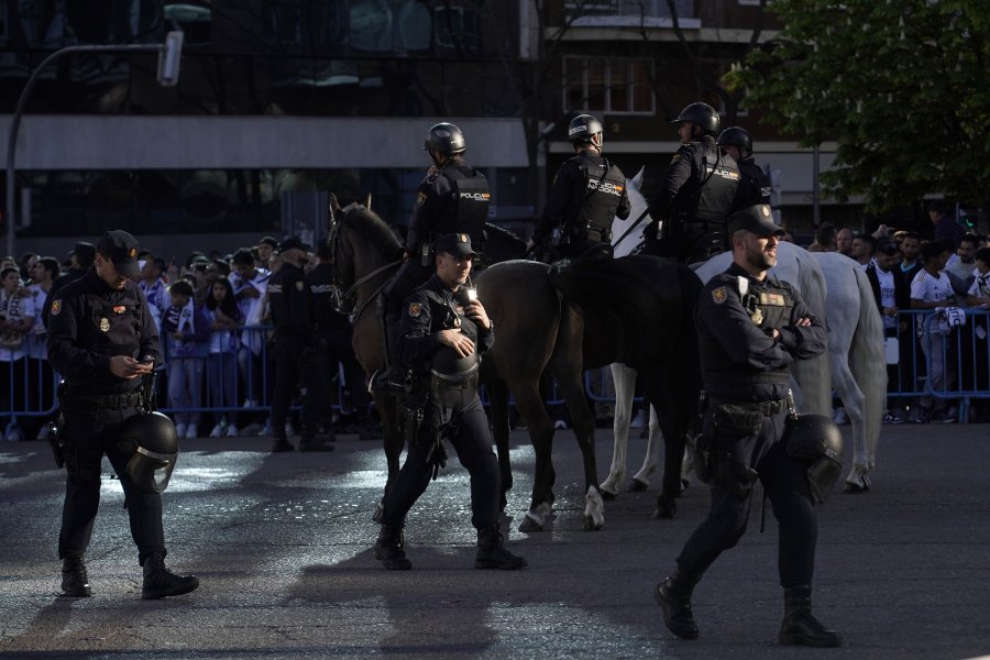 Полиция преди Реал Мадрид и Манчестър Сити1
