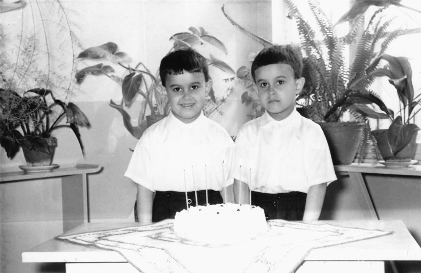 <p>Благовест и Светослав през 1964 г.&nbsp;</p>