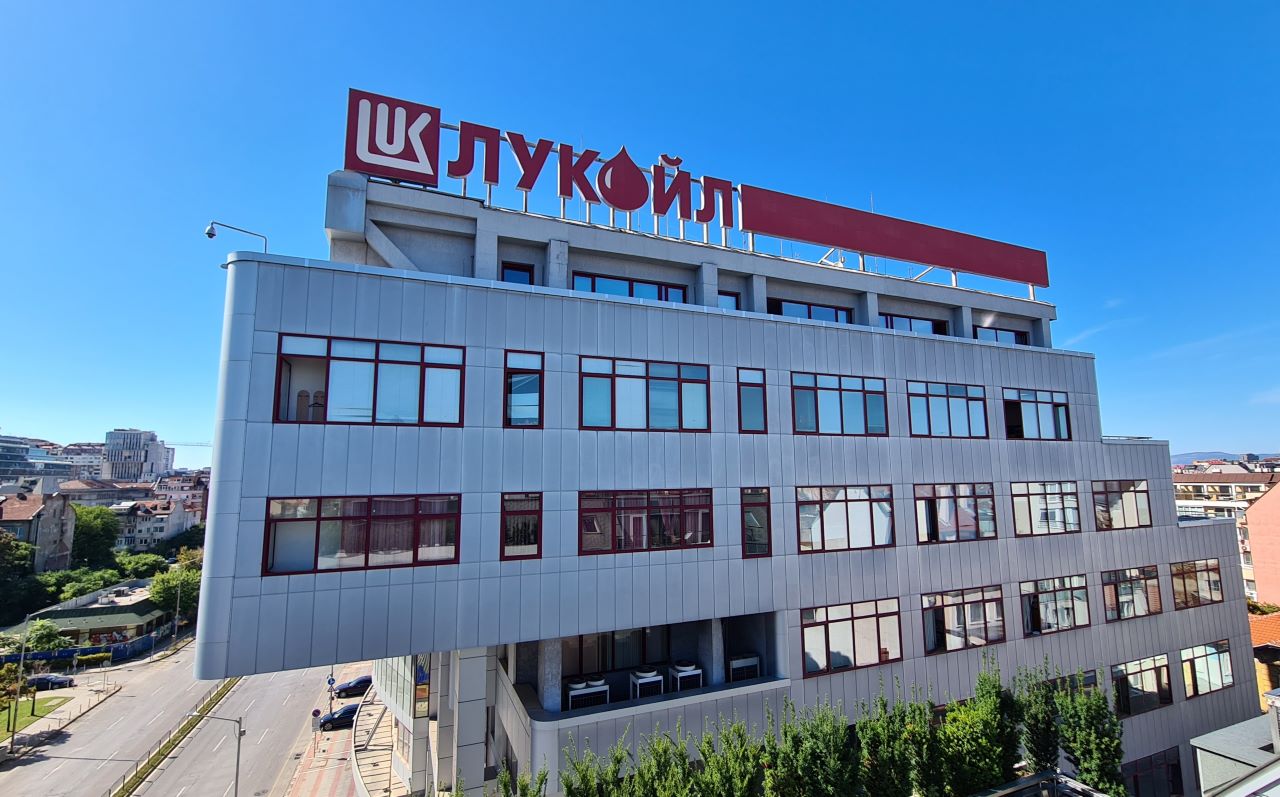 НС определи правилата за продажбата на активите на "Лукойл" в България