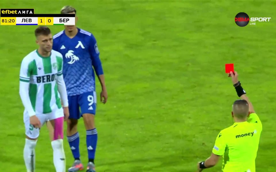 В 82-рата минута проблемите за Берое срещу Левски се задълбочиха,