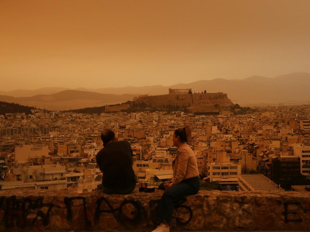 Облаци от прах донесени от пустинята Сахара покриха Атина и