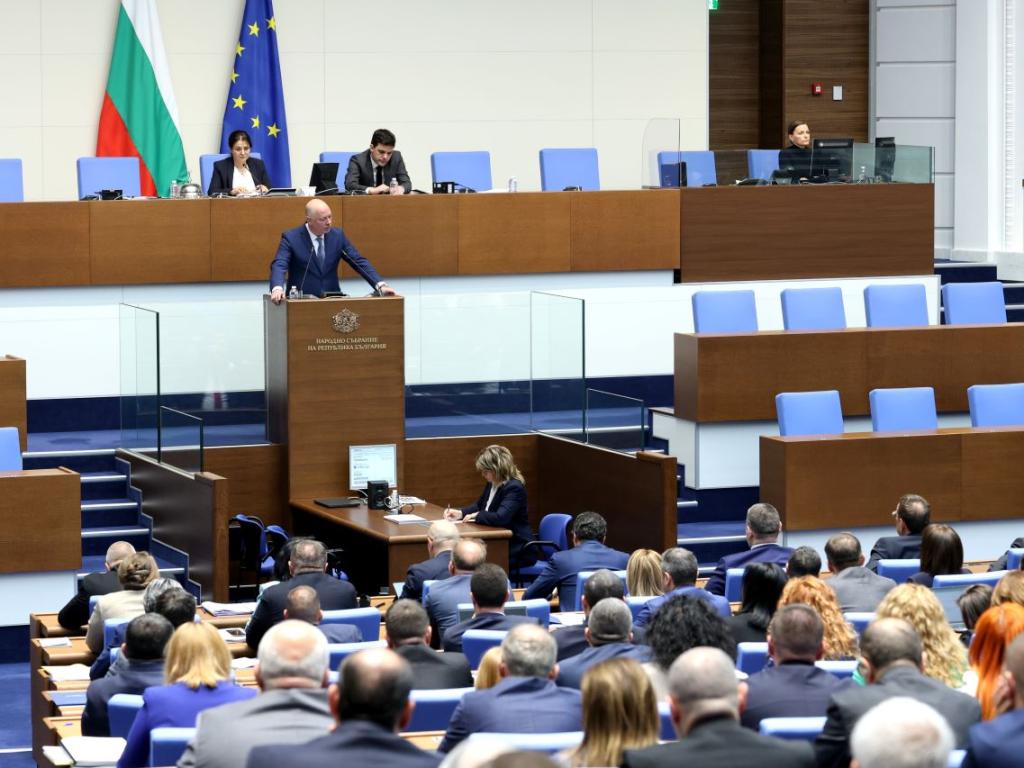 Парламентът освободи председателя на НС Росен Желязков