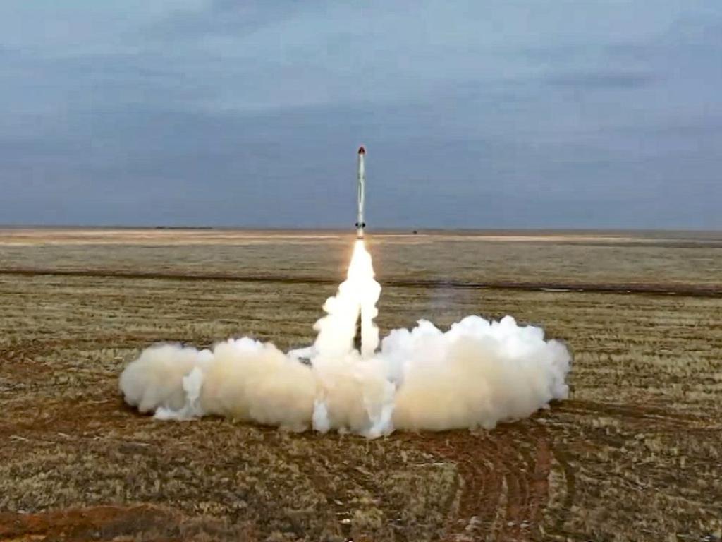 Руска ракета е повредила ключова инфраструктура и е ранила шестима