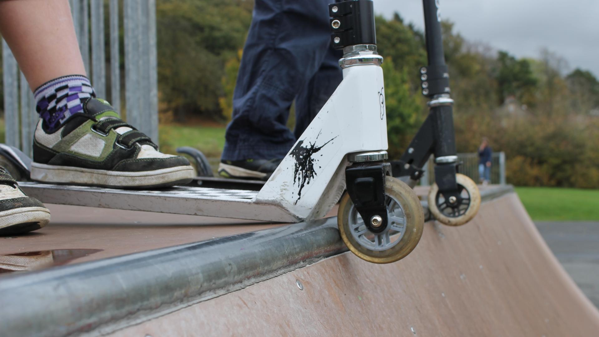 Екшън саморазправа и суматоха в Бургас след като младежи с