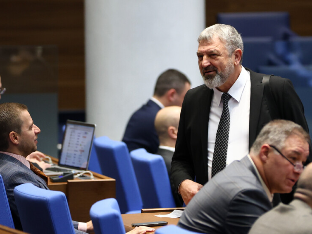 Парламентът прекрати пълномощията на Драгомир Драганов от ГЕРБ СДС като народен