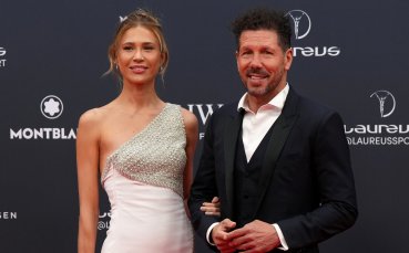 На червения килим: Диего Симеоне и неговата дама Карла Перейра