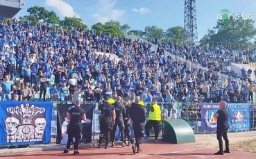 Ново напрежение между феновете на Левски и охранителната фирма (видео)