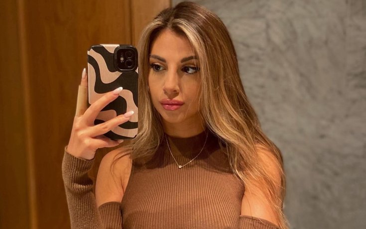 Секси фенка на Атлетико Мадрид забрави за сутиена