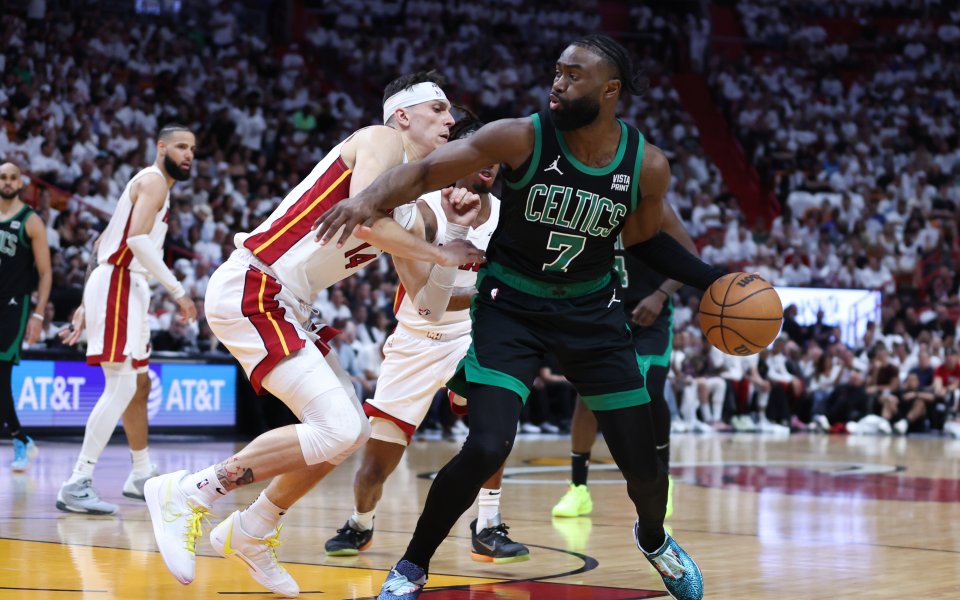 Дерик Уайт записа страхотен мач и завърши с 38 точки