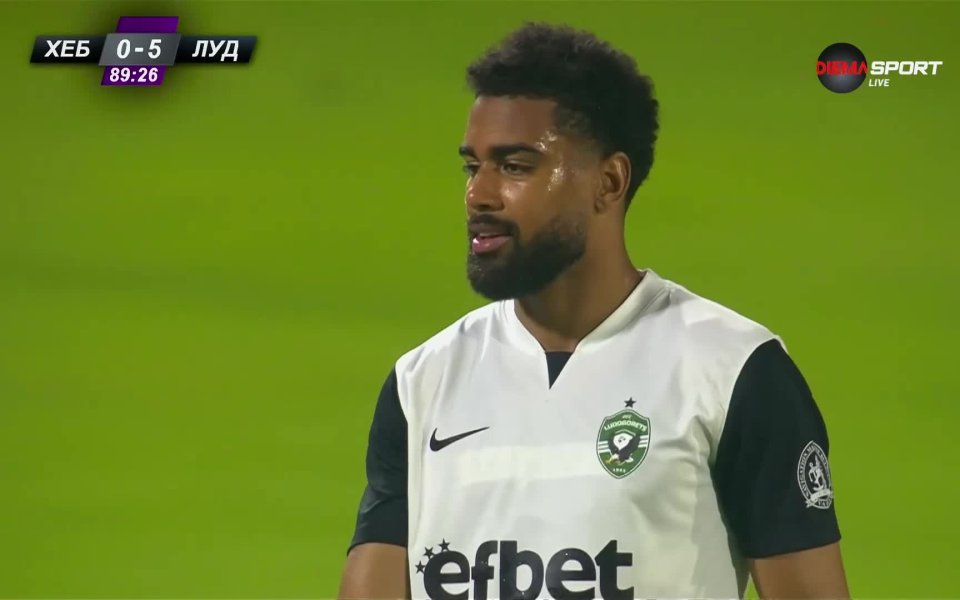 В 85-ата минтуа Диниш Алмейда засече центриране отляво и стреля