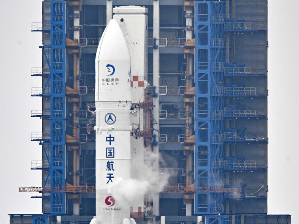 Китай изстреля космическата сонда Chang’e-6.Нейната мисия включва събиране на проби