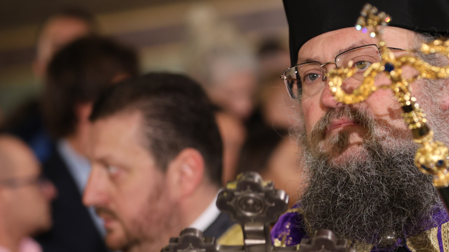 Кой кой е от кандидатите за Патриарх на Българската православна църква и има ли фаворит между тях?