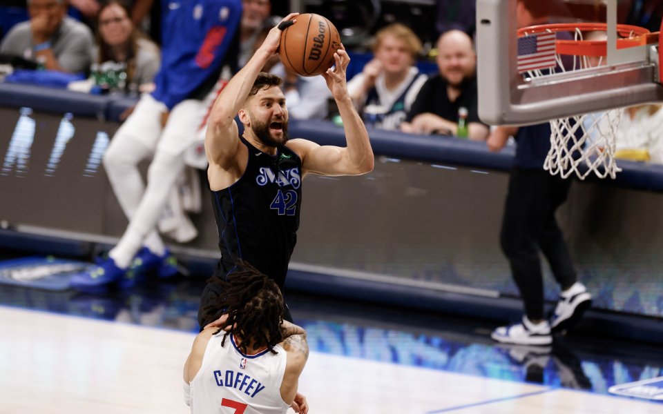 Центърът на Далас Маверикс Макси Клебер вероятно няма да играе