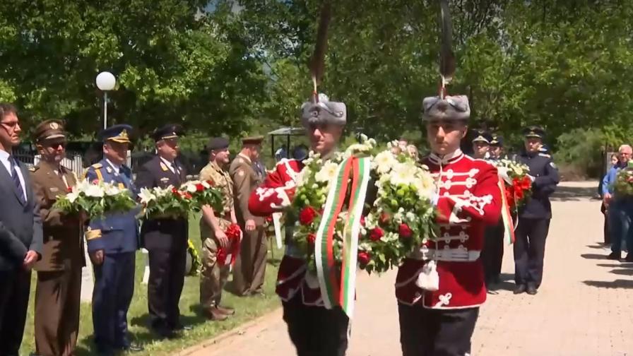 България почете паметта на загинали войници, погребани край Ново село в РС Македония
