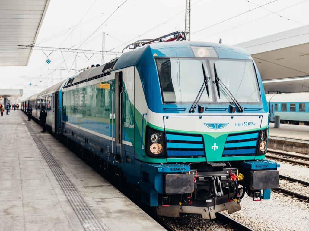 Крайградският пътнически влак който е трябвало да потегли от София