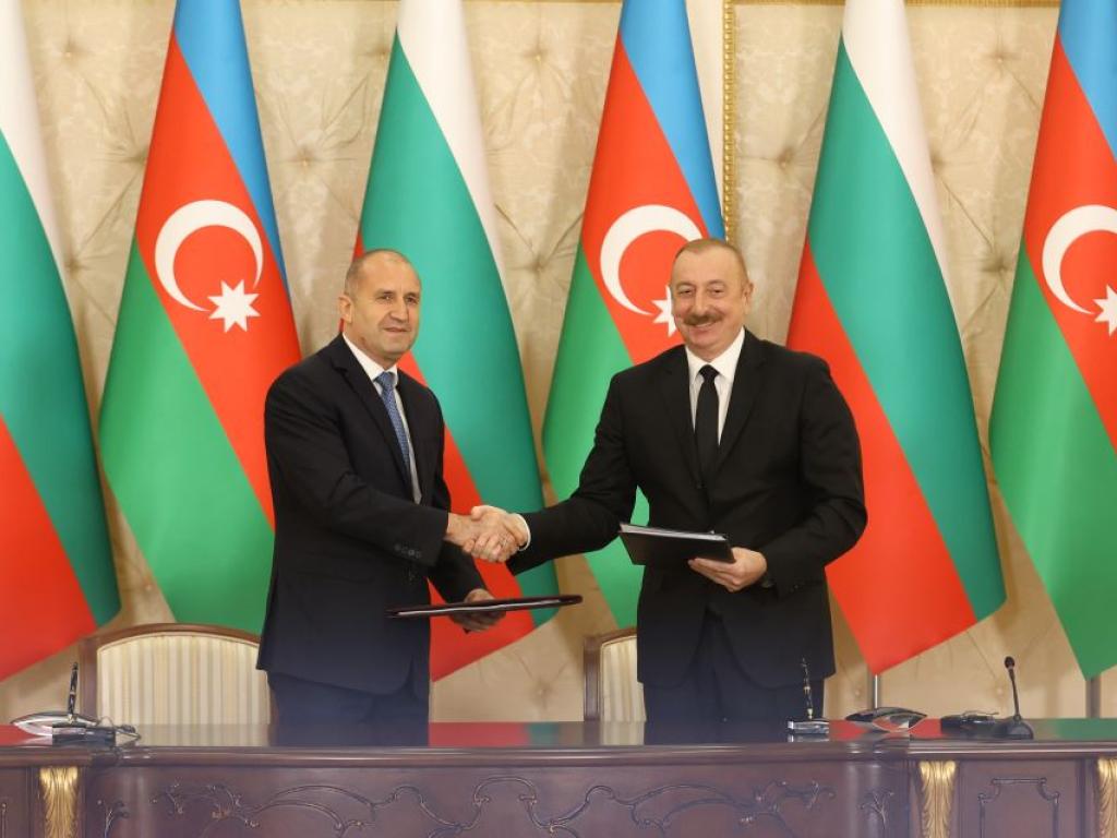 Въздушните оператори на България и Азербайджан подписаха договори за съвместна