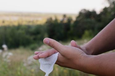 Забраняват мокрите кърпички на Острова заради пластмасата в тях