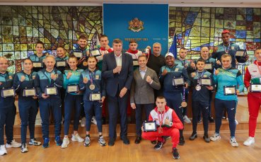 Министърът на младежта и спорта Георги Глушков награди с почетни