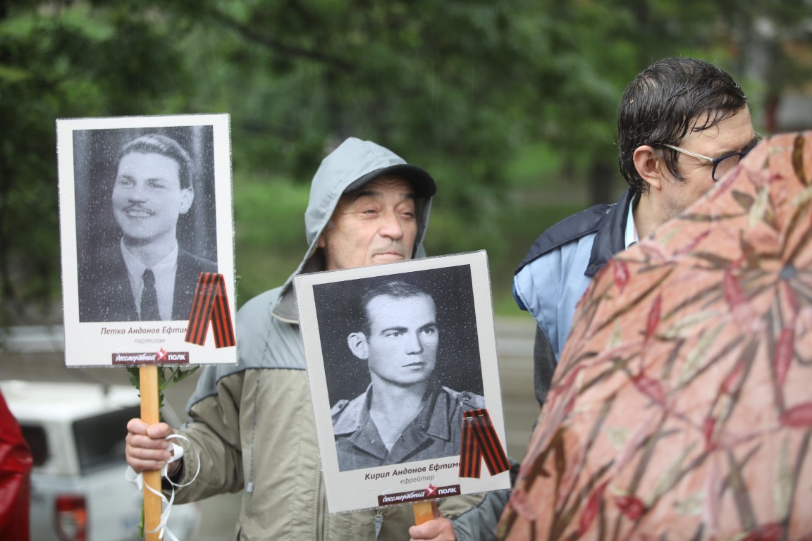 <p>Честване на Деня на победата пред &quot;Паметник на съветския войн - костница на загиналите в Отечествената война&quot;.</p>